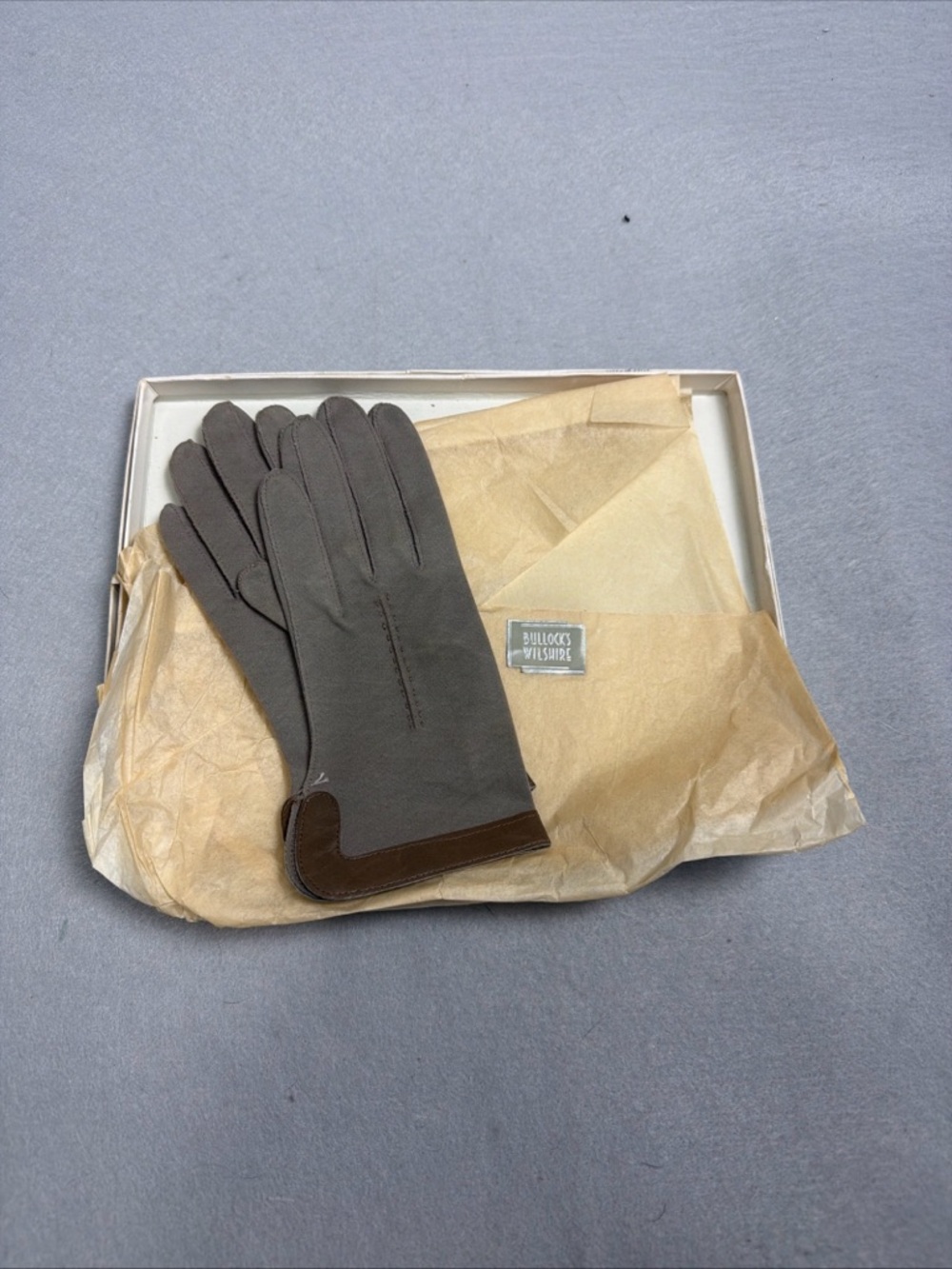 New In Box Vintage Bullock’s Wilshire Taupe Women’s Gloves Sz 6.5